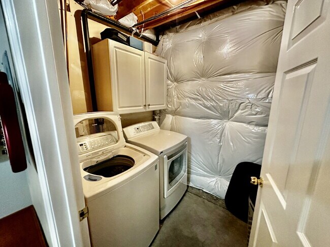 Building Photo - Wonderful 3-Bed Townhome Near Waneka Lake!