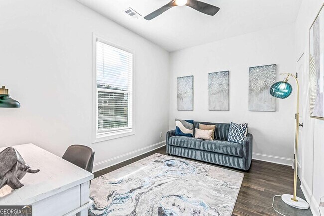 Building Photo - 620 Echo St NW