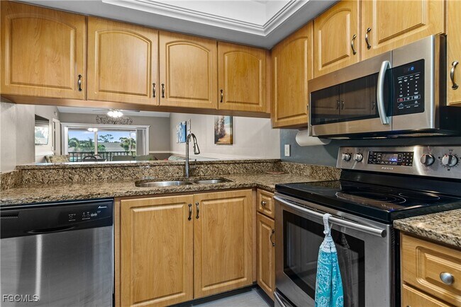Building Photo - 15140 Riverbend Blvd