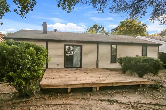 Building Photo - 5722 Ballenmoor Dr
