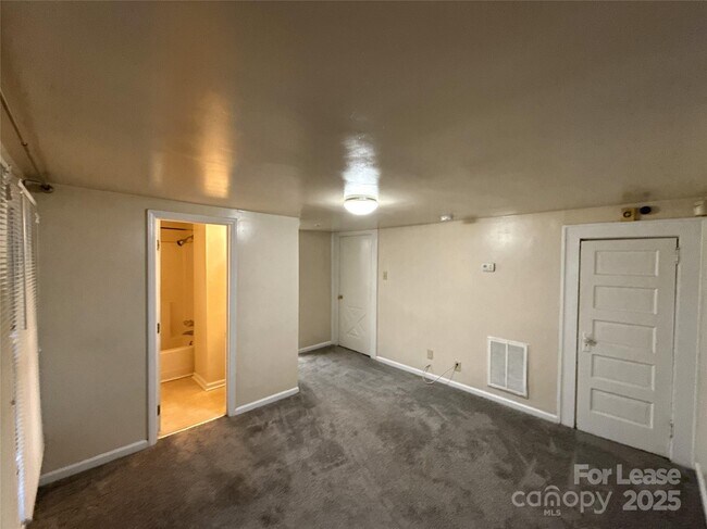Building Photo - 1433 Pecan Ave