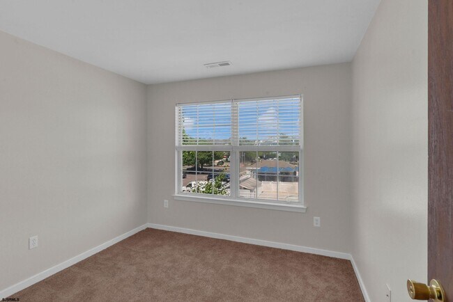 Building Photo - 303 Heather Croft