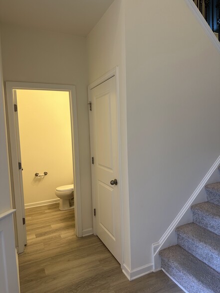 Half Bath - 373 Durants Neck Ln