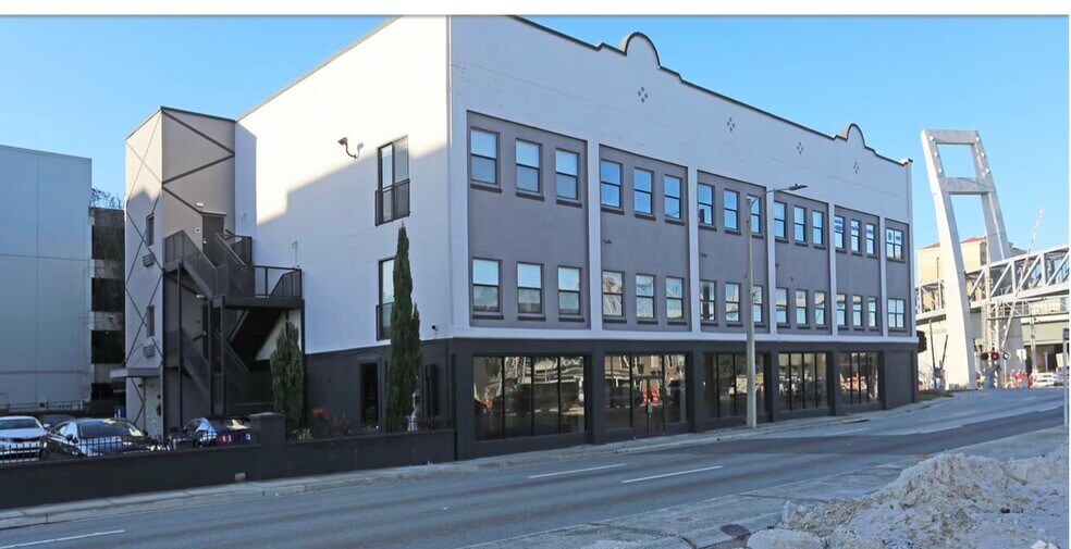 Chinaglass Warehouse Lofts - 62 W Colonial Dr