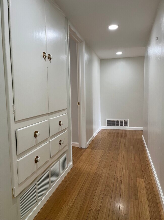 Building Photo - 5273 Montecito Dr