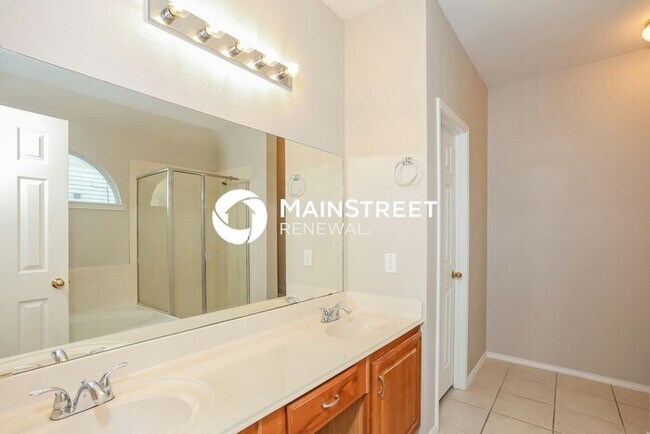 Building Photo - 5 Bedroom Pet-Friendly Home in Arlington, TX with Main Street Renewal