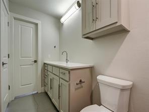 Building Photo - 11805 Alpheus Ave
