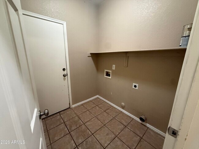 Building Photo - 3892 S Moccasin Trail