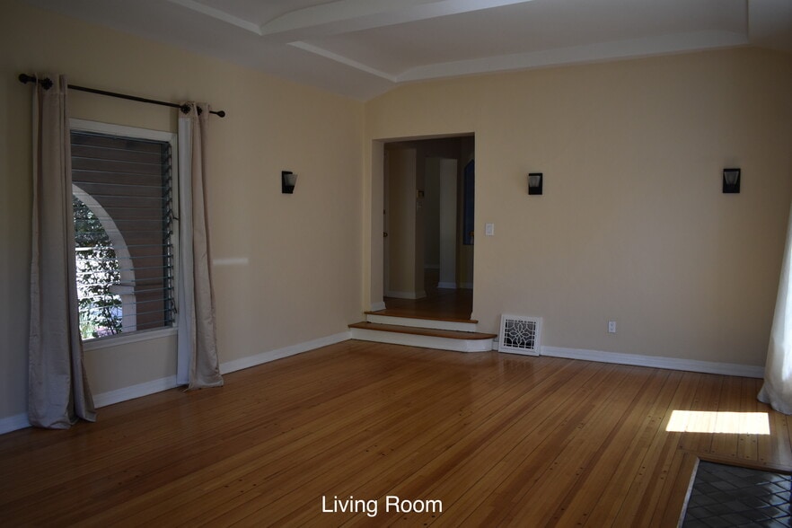 Reverse of Living Room - 538 N Detroit St