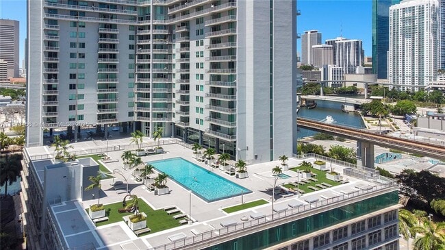 Primary Photo - 690 SW 1st Ct