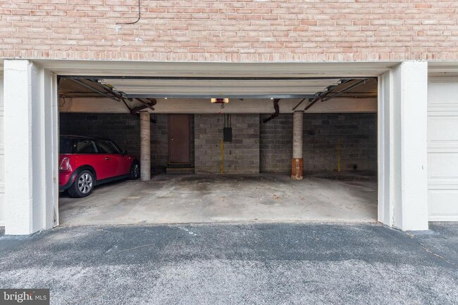 Building Photo - 1334 Montgomery Ave