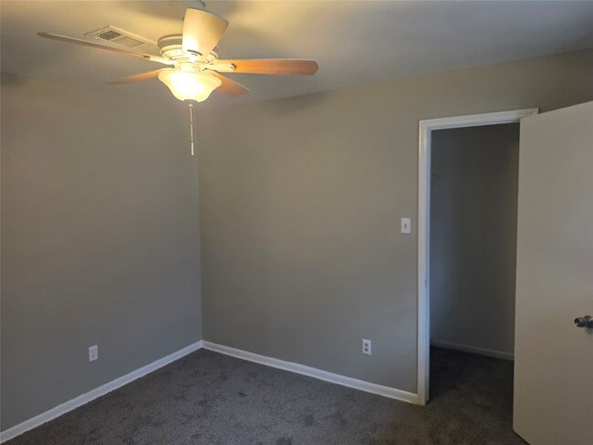 Building Photo - 9626 Guest St