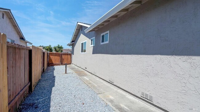 Building Photo - 340 Mokelumne Dr