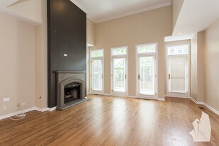 Building Photo - 2017 N Lincoln Ave