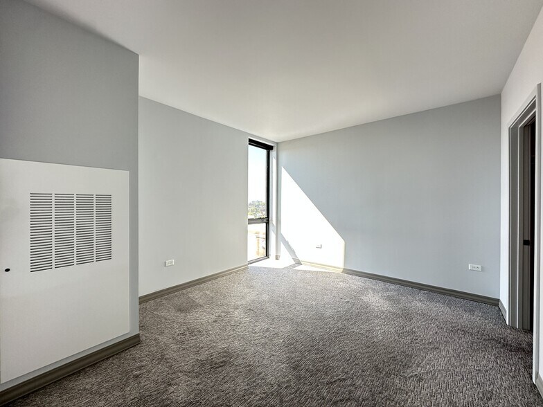 Building Photo - 2155 N Elston Ave