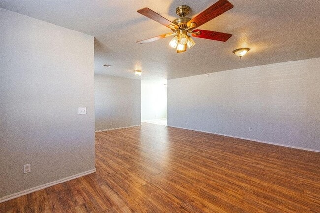 Building Photo - 733 N Norman Ave