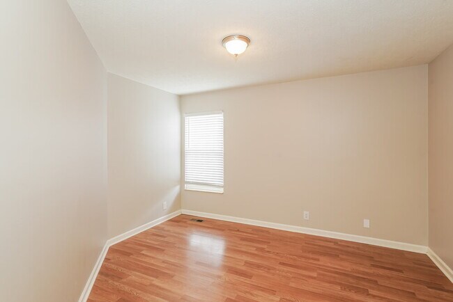 Building Photo - 3005 Creekview Ln