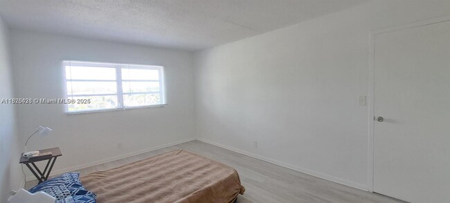 Building Photo - 2200 E Hallandale Beach Blvd