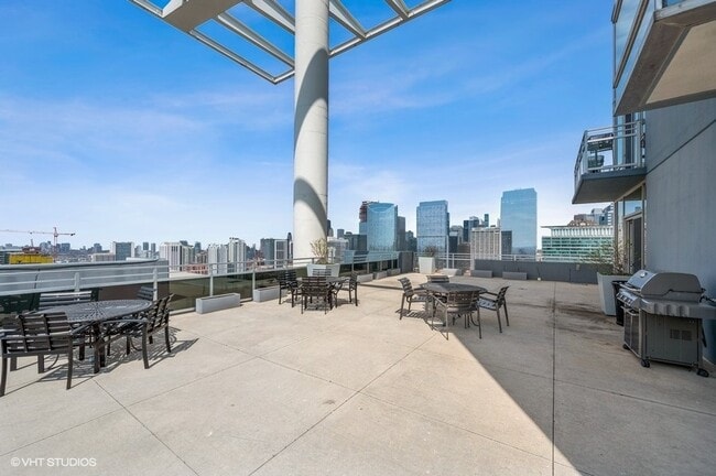 Building Photo - 737 W Washington Blvd