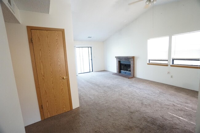 Building Photo - 364 S Estes St