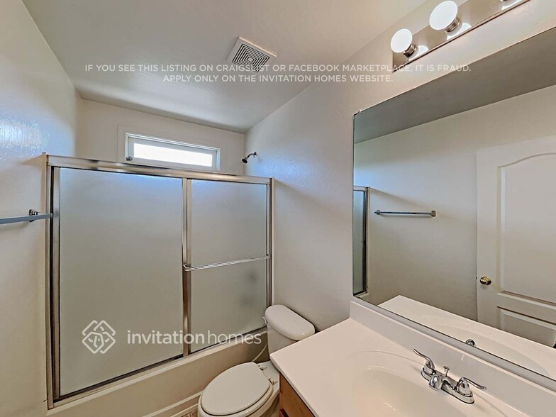 Building Photo - 15801 N 171st Dr