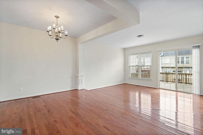 Building Photo - 15041 Clementine Way