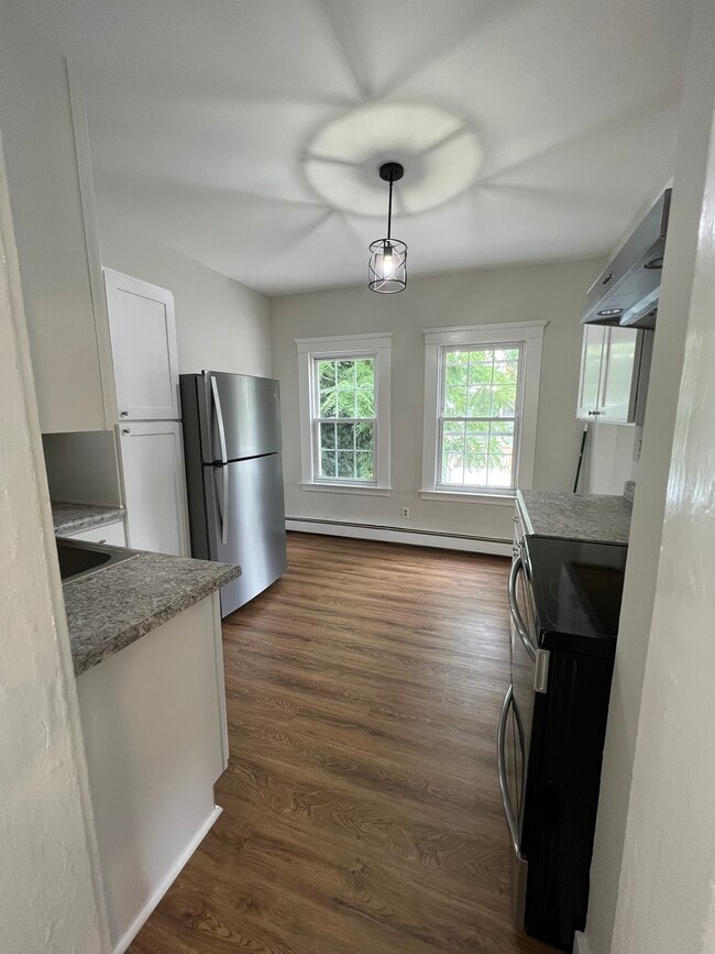 Building Photo - 41 Hillside Ave