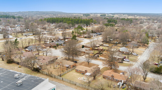 Building Photo - 3028 N Malinda Dr