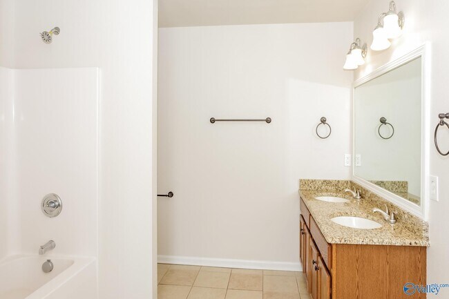 Building Photo - 129 Forestbrook Dr