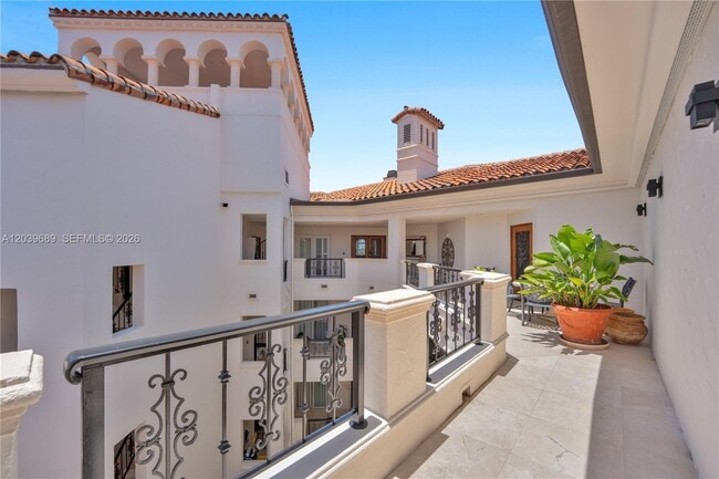 Building Photo - 2244 Fisher Island Dr