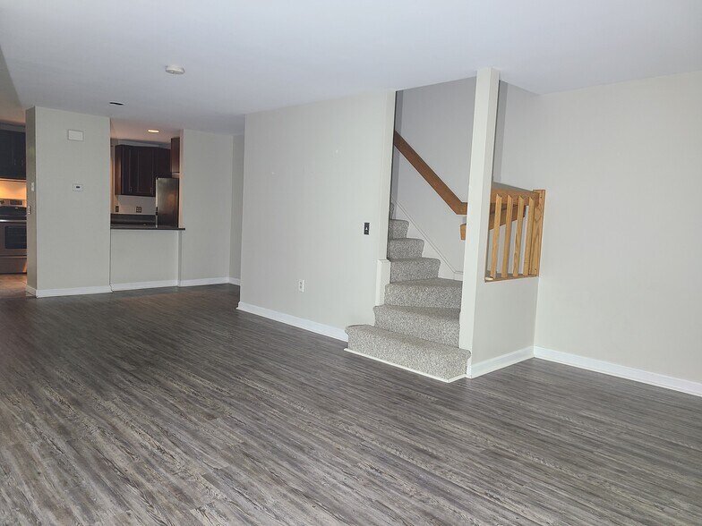 Building Photo - 1465 Hooksett Rd. Unit 123