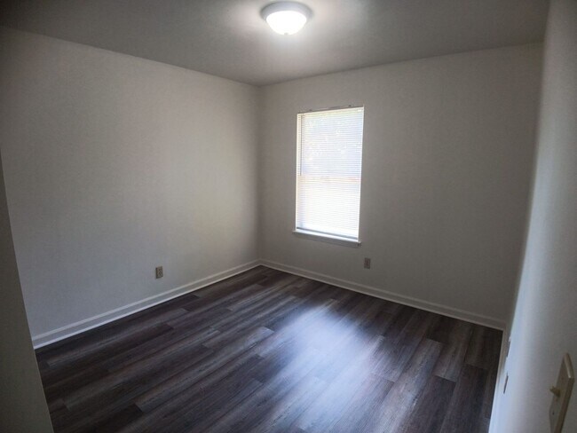 Building Photo - 237 Pheasant Run Dr