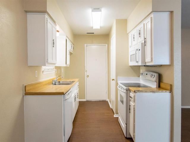 Building Photo - 12104 Bishop Dr