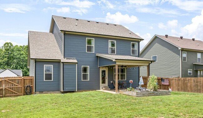 Building Photo - Pet Friendly Three Bedroom!