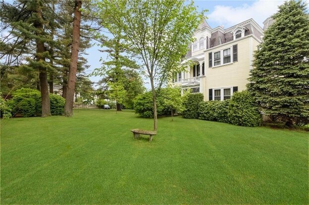 Building Photo - 45 Ayrault St