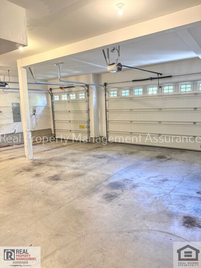 Building Photo - 13611 NW Stonebridge Dr