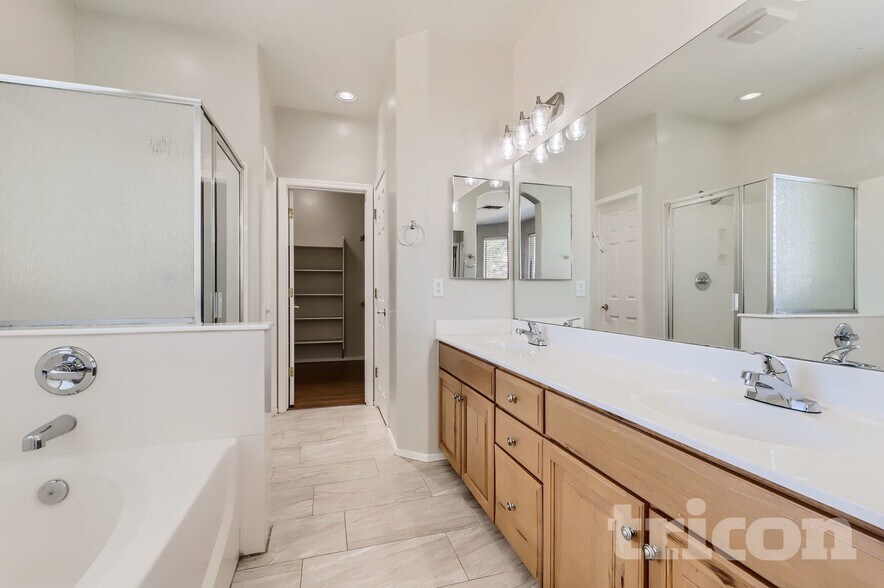Building Photo - 6608 S 45th Ln