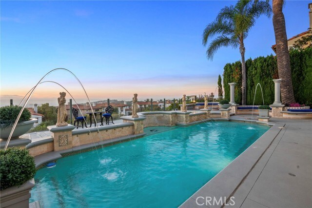 Building Photo - 7 Vista Luci