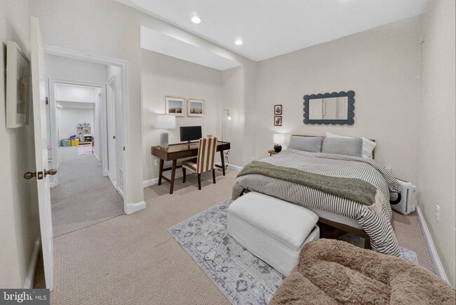 Building Photo - 4453 Westover Pl NW