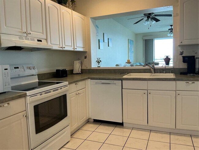 Building Photo - 7963 Sailboat Key Blvd S