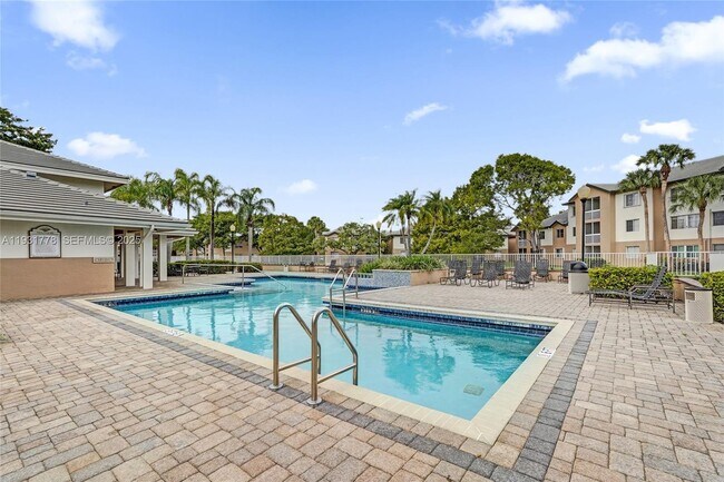 Building Photo - 9901 Westview Dr