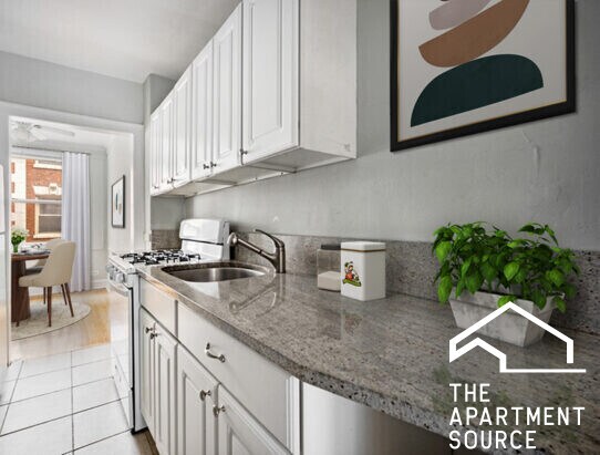 Building Photo - 544 W Surf St