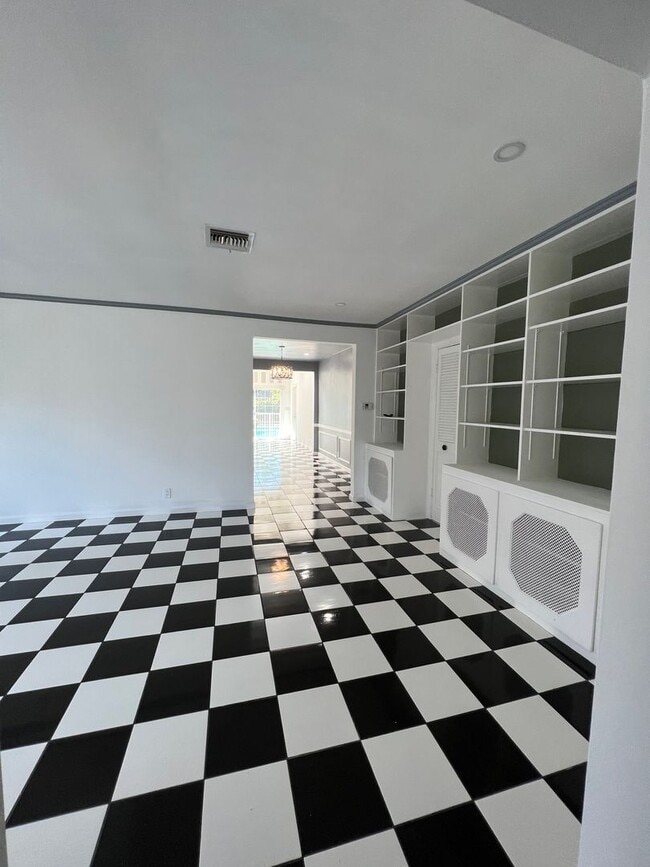 Building Photo - Adorable pool home in Sherman Oaks