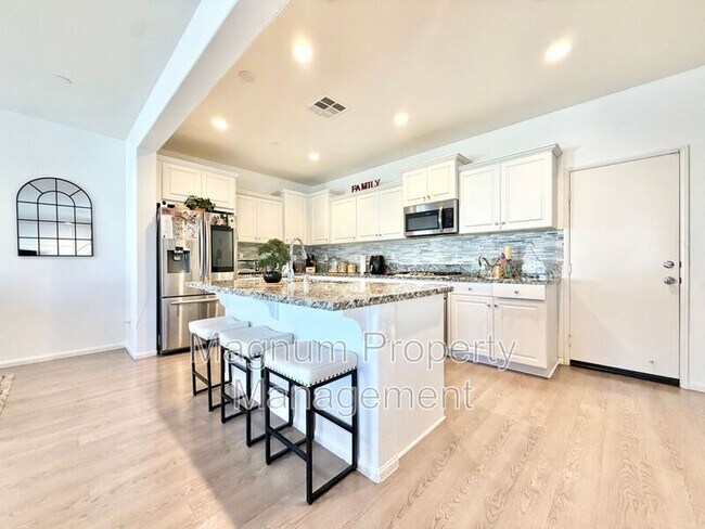 Building Photo - 30120 Crescent Pointe Wy