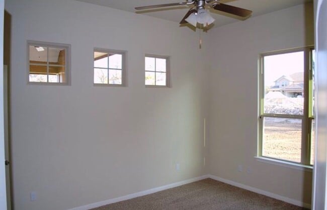 Building Photo - 3 bedroom 2 bath home