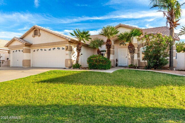 Building Photo - 1825 E Arabian Dr