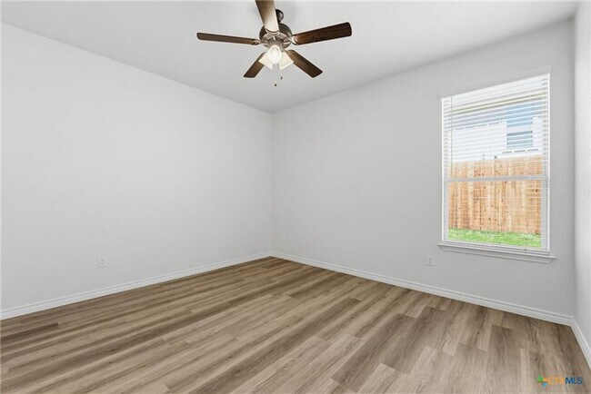 Building Photo - 504 Hadley Ln