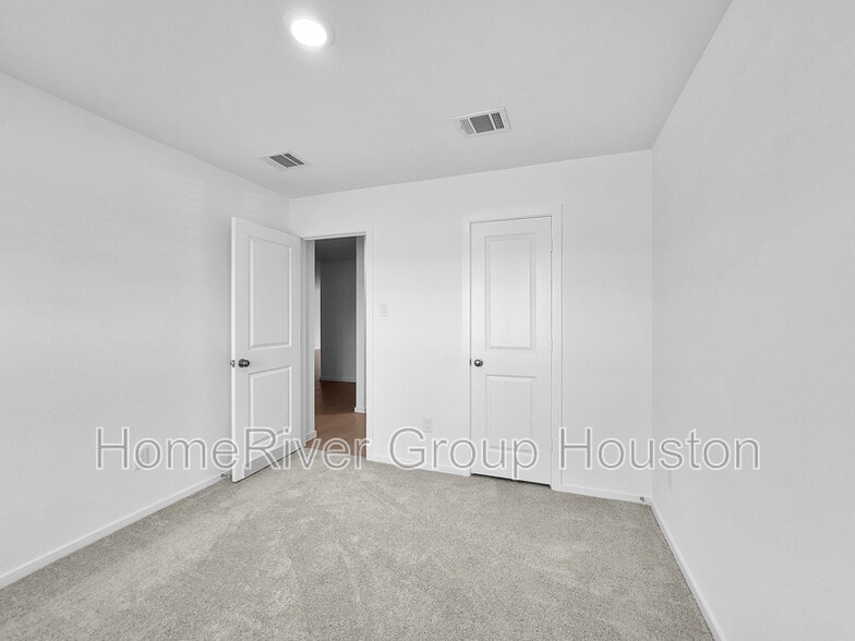 Building Photo - 16492 Blossom Grv Dr
