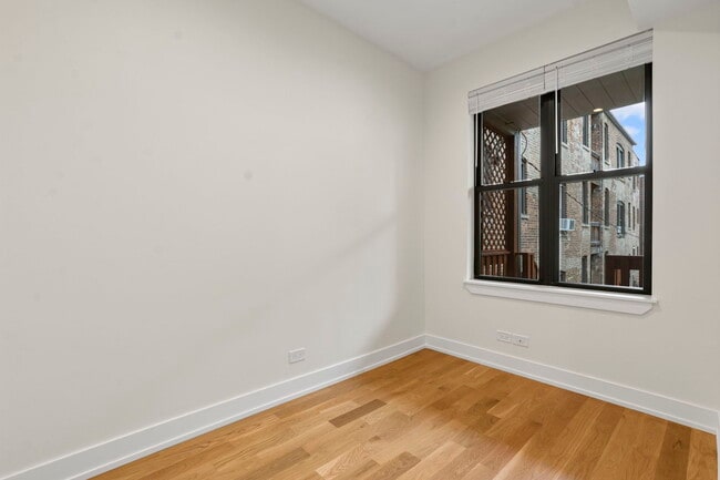 Building Photo - 1246 W Bryn Mawr Ave