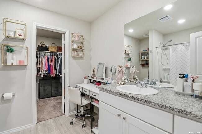 Building Photo - 14905 Dorset Wheel